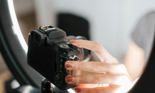 Finance Influencers: Good Money Advice or Sleazy Hustlers?